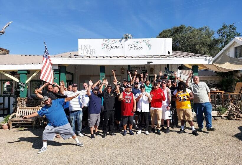 호스텔 Genas S Sierra Inn & Restaurant