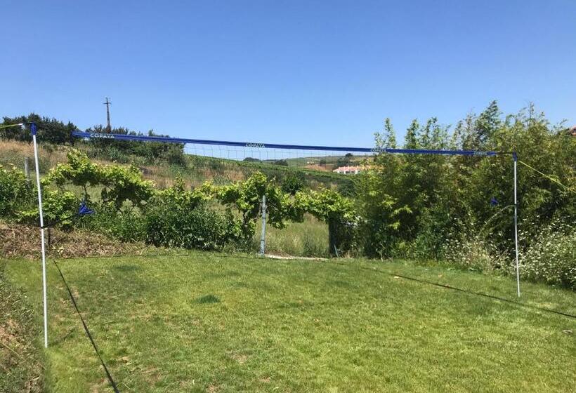 تختخواب و صبحانه The Far End Surf House   Breakfast Included Eco Surf Villa  5 Km From Beach