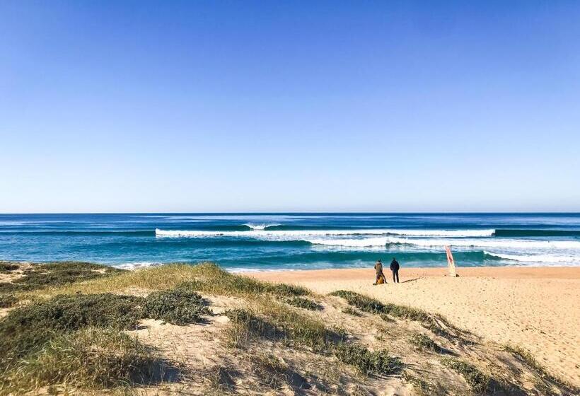 تختخواب و صبحانه The Far End Surf House   Breakfast Included Eco Surf Villa  5 Km From Beach