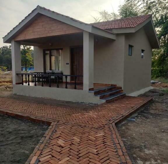 Hotel Aranyak Resort Kanha