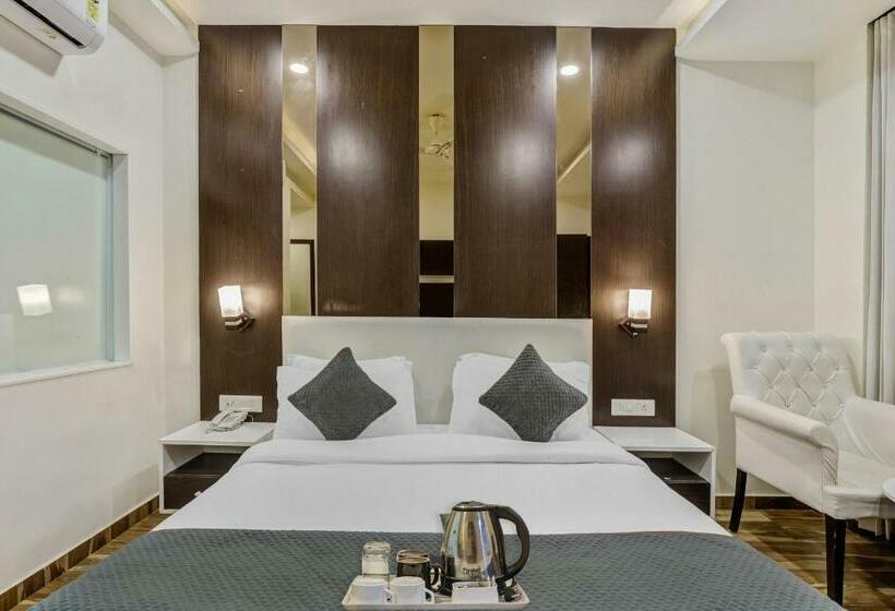 호텔 Oyo Townhouse 812 The Grand White