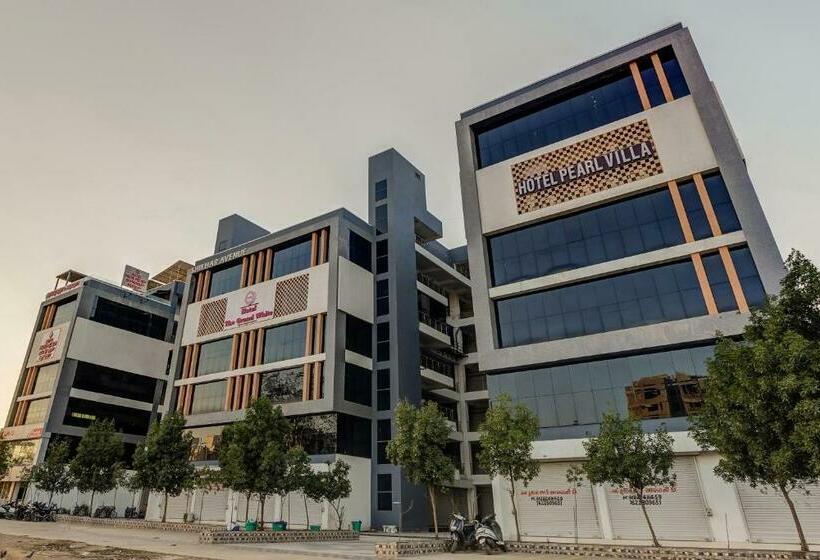 호텔 Oyo Townhouse 812 The Grand White