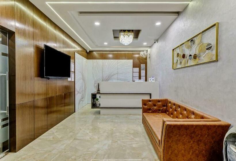 호텔 Oyo Townhouse 812 The Grand White