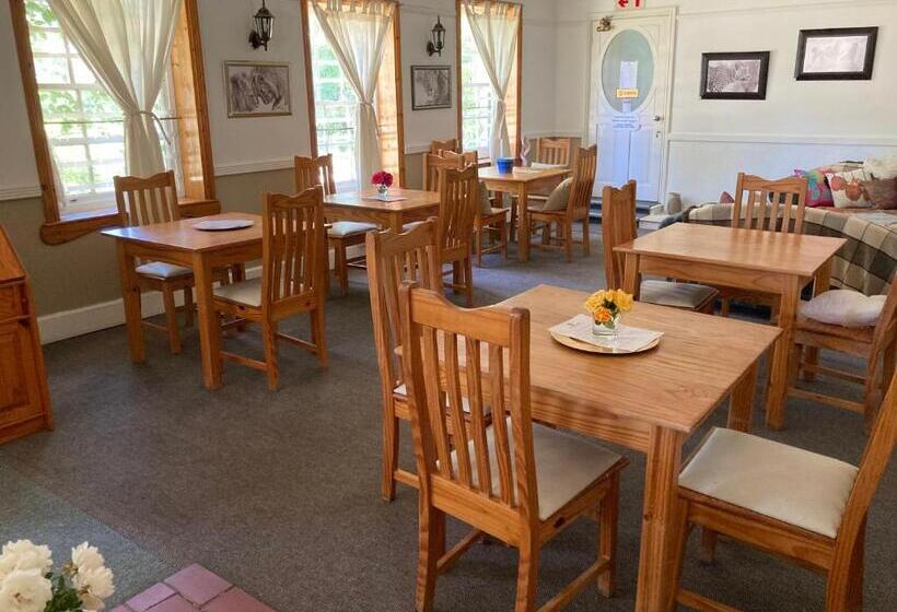 פנסיון Old Mill Inn