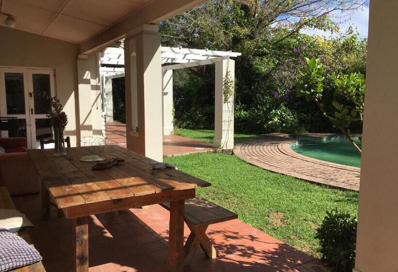 פנסיון Sarah S Place  Heatherlands,george