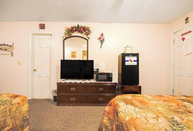 Sunflower Motel