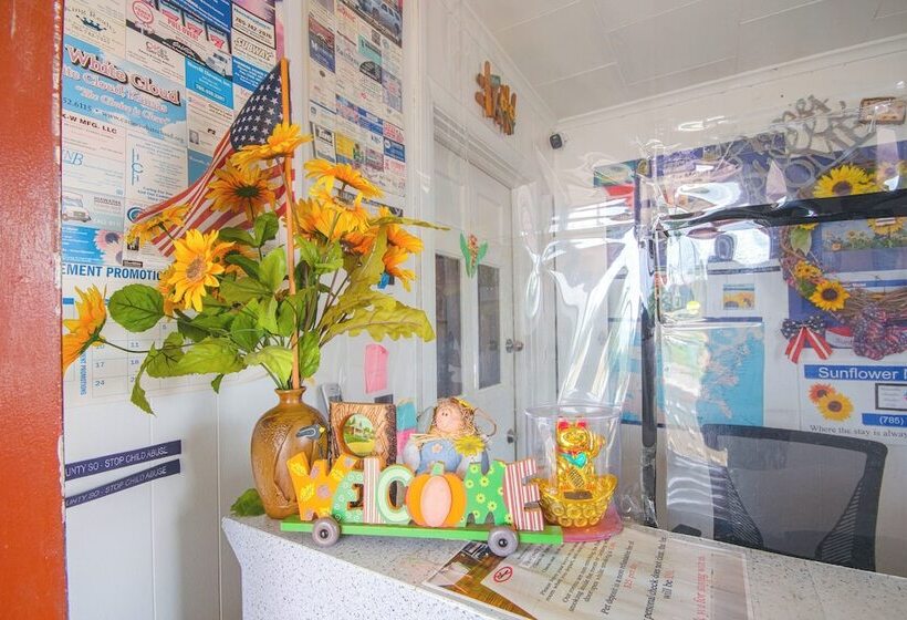 Sunflower Motel