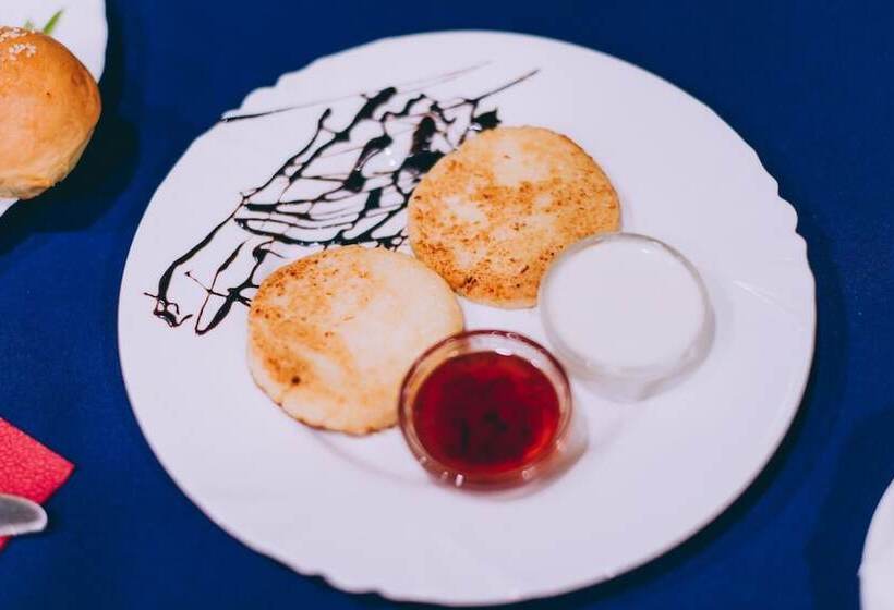 فندق Alexander House