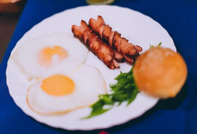 فندق Alexander House