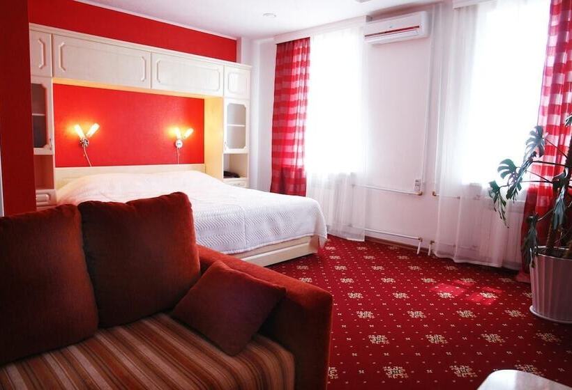 فندق Alexander House