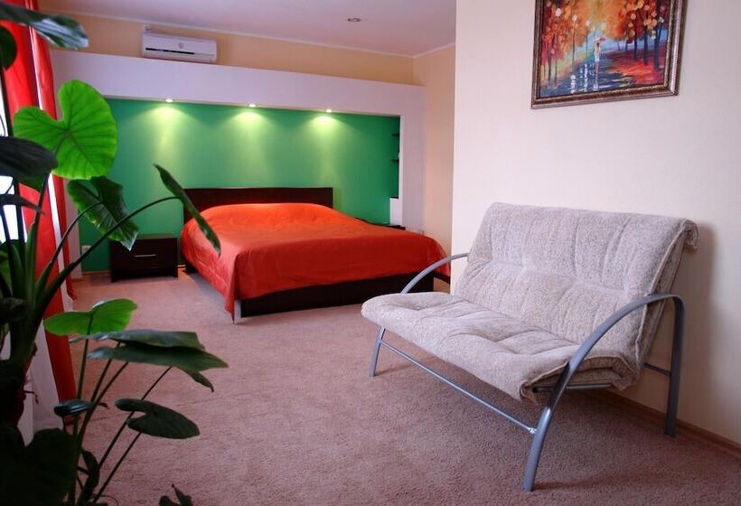 فندق Alexander House