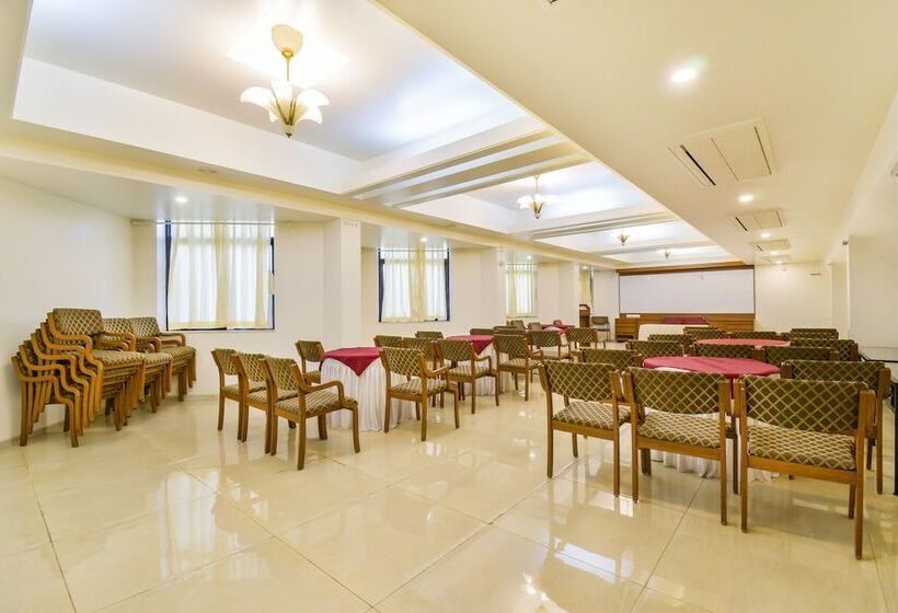 Fabhotel Ashish Plaza