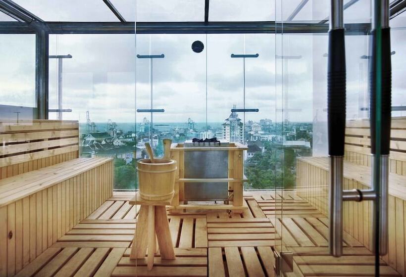 Aston Makassar Hotel & Convention Center