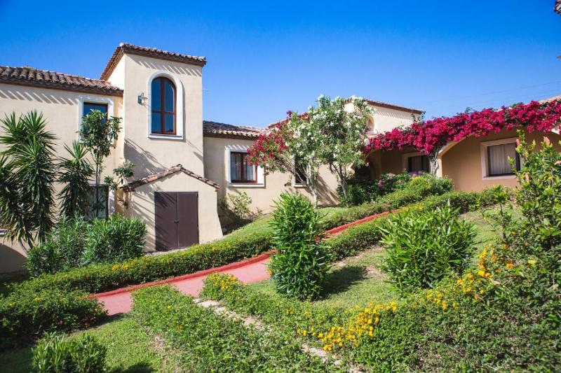 בית מלון כפרי Cala Luas Resort