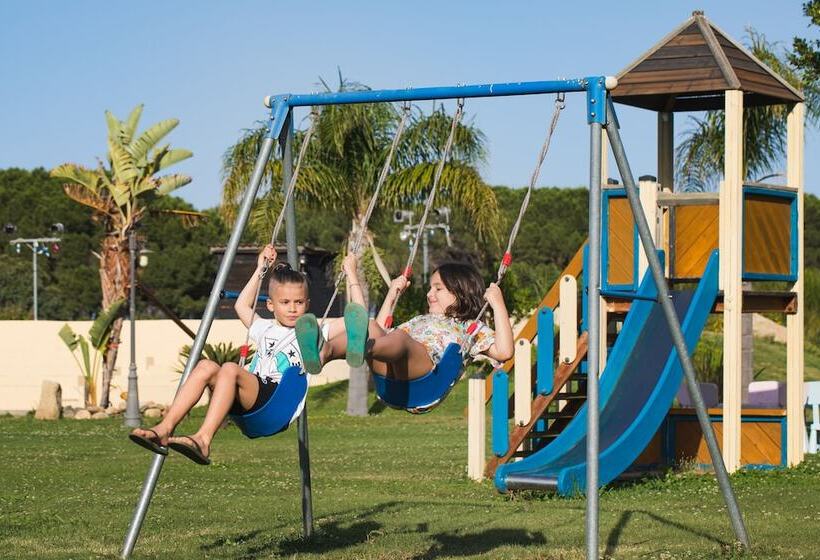 בית מלון כפרי Cala Luas Resort