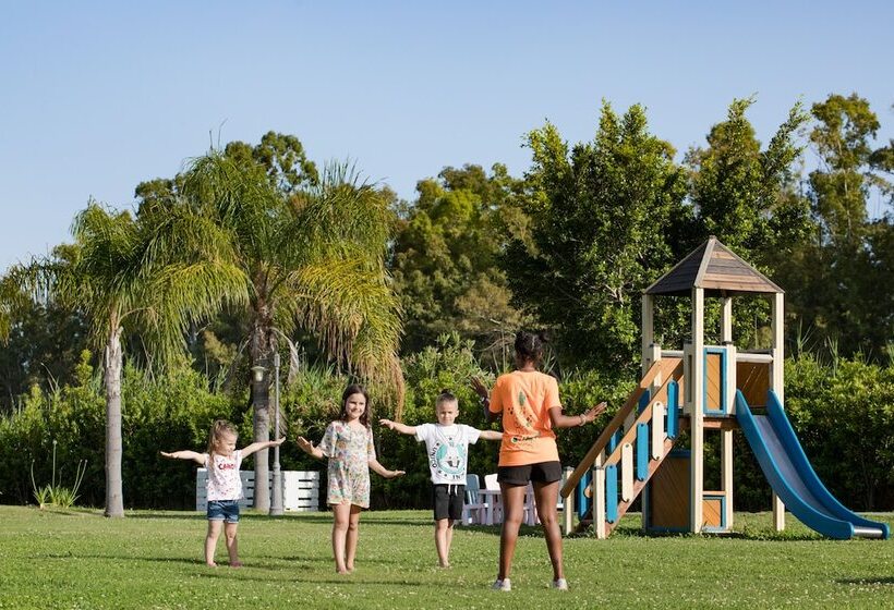 בית מלון כפרי Cala Luas Resort