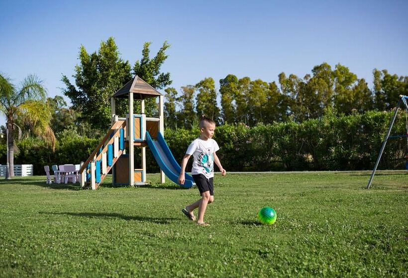 בית מלון כפרי Cala Luas Resort