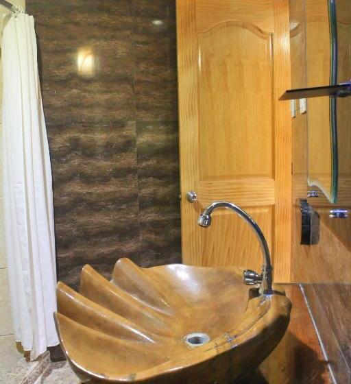 هتل Deep Forest Garden