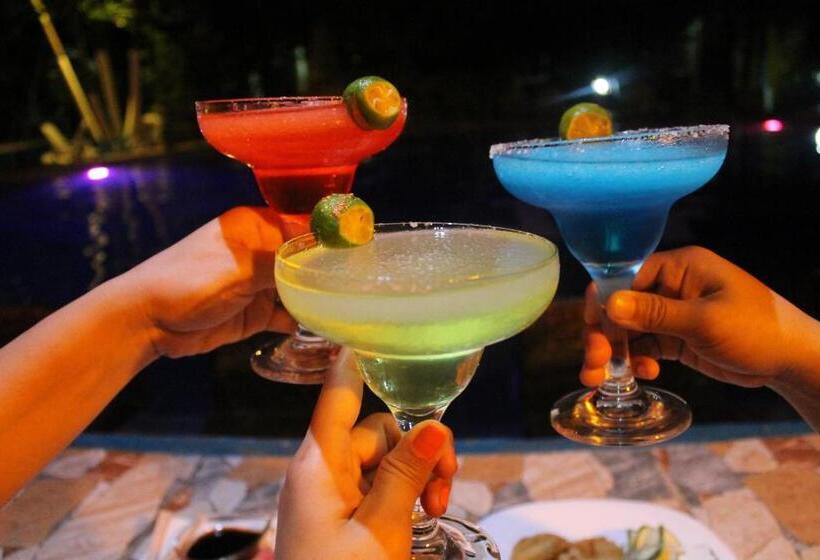 هتل Deep Forest Garden