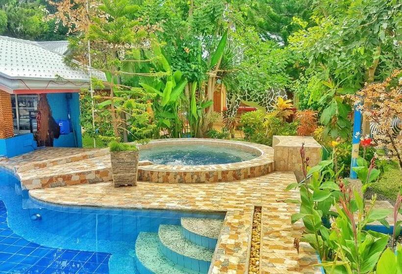 هتل Deep Forest Garden