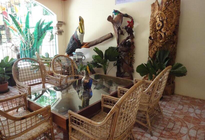 هتل Deep Forest Garden