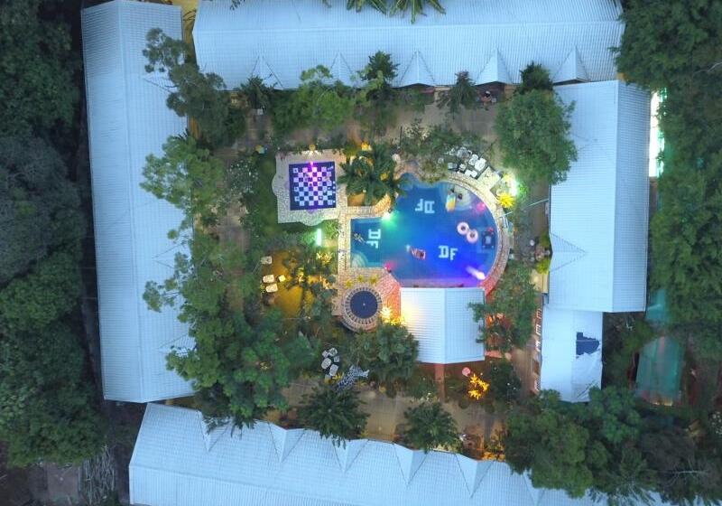 هتل Deep Forest Garden