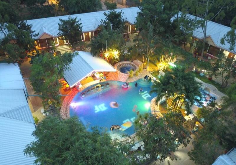 هتل Deep Forest Garden