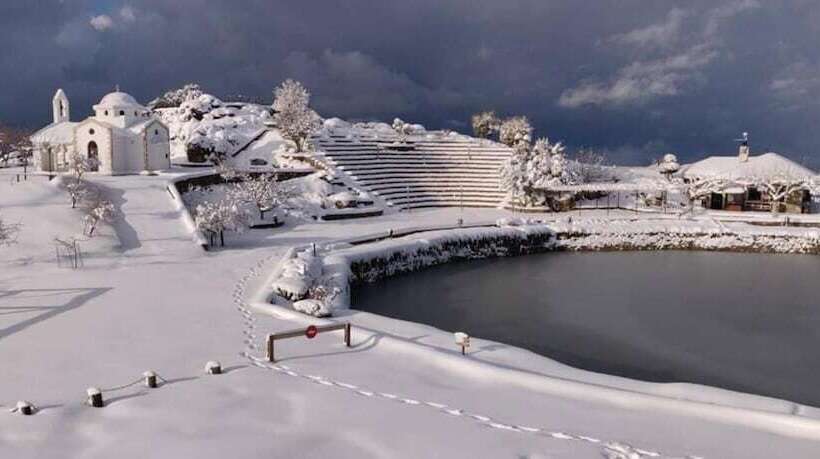 בית מלון כפרי Delina Mountain Resort