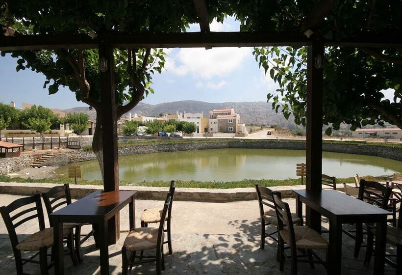 בית מלון כפרי Delina Mountain Resort