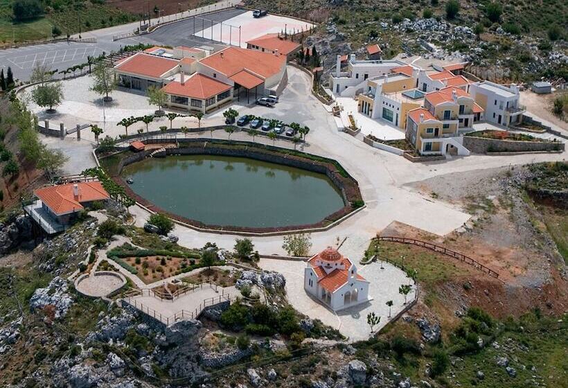 בית מלון כפרי Delina Mountain Resort