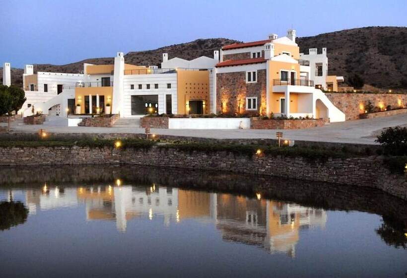 בית מלון כפרי Delina Mountain Resort