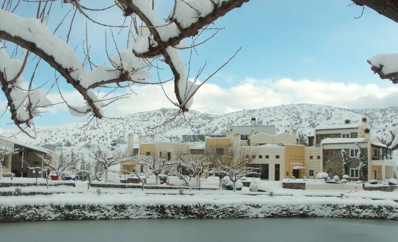 בית מלון כפרי Delina Mountain Resort