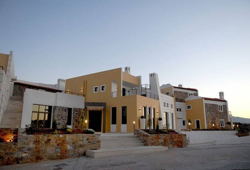 בית מלון כפרי Delina Mountain Resort