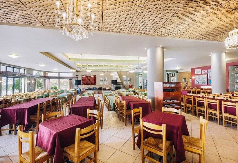 בית מלון כפרי Delina Mountain Resort