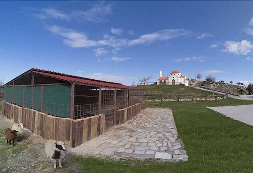 בית מלון כפרי Delina Mountain Resort