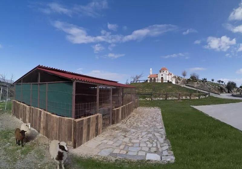 בית מלון כפרי Delina Mountain Resort