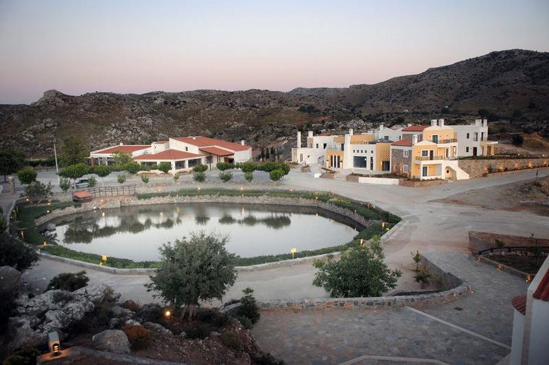 בית מלון כפרי Delina Mountain Resort