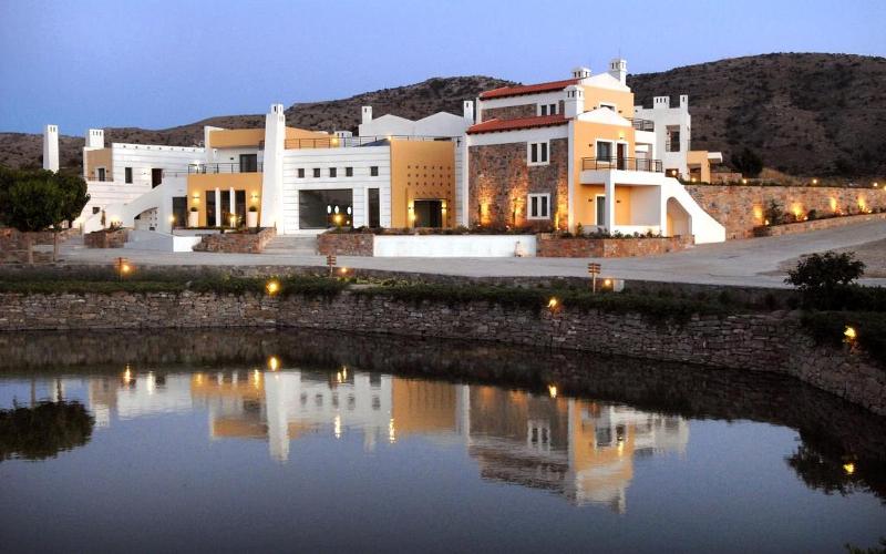 בית מלון כפרי Delina Mountain Resort