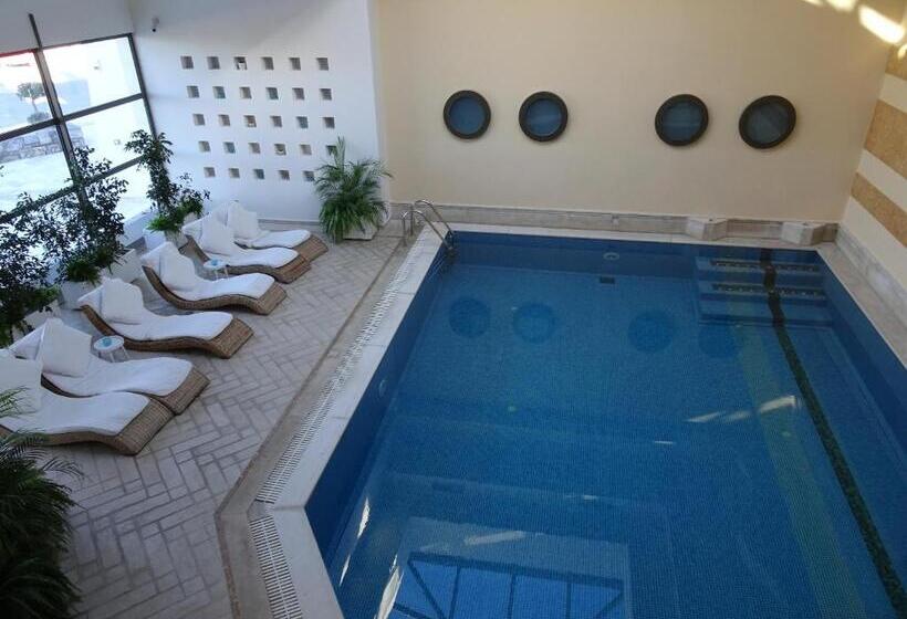 בית מלון כפרי Delina Mountain Resort