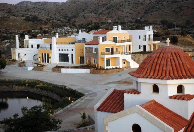 בית מלון כפרי Delina Mountain Resort