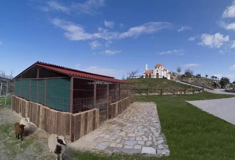 בית מלון כפרי Delina Mountain Resort