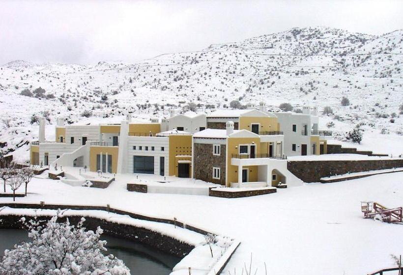 בית מלון כפרי Delina Mountain Resort