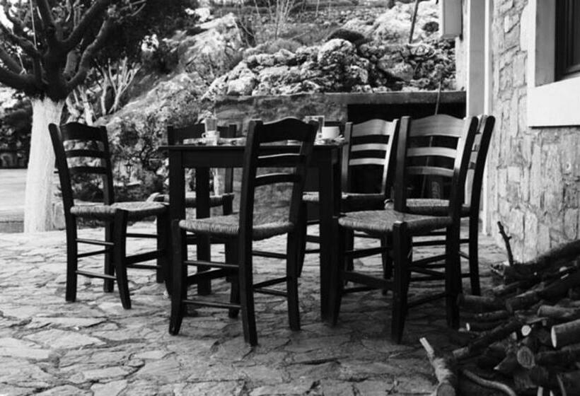 בית מלון כפרי Delina Mountain Resort