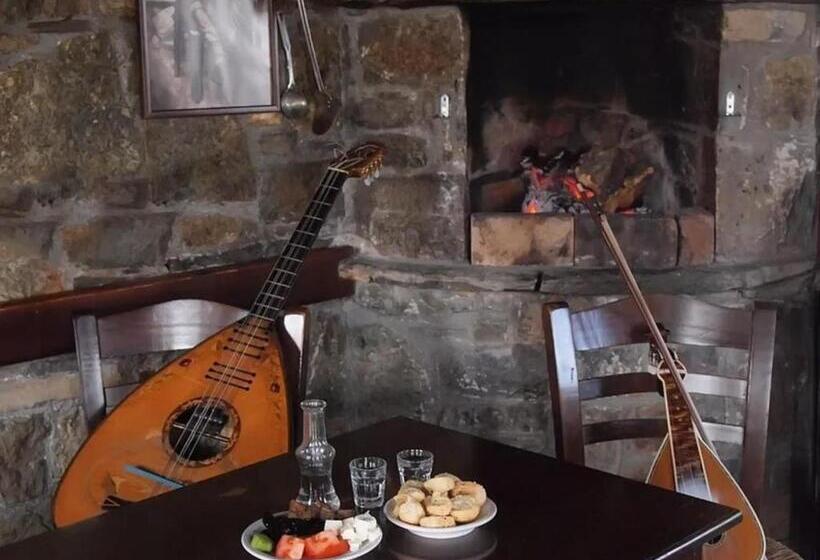 בית מלון כפרי Delina Mountain Resort