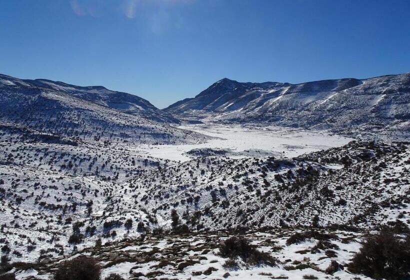 בית מלון כפרי Delina Mountain Resort