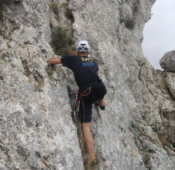 בית מלון כפרי Delina Mountain Resort