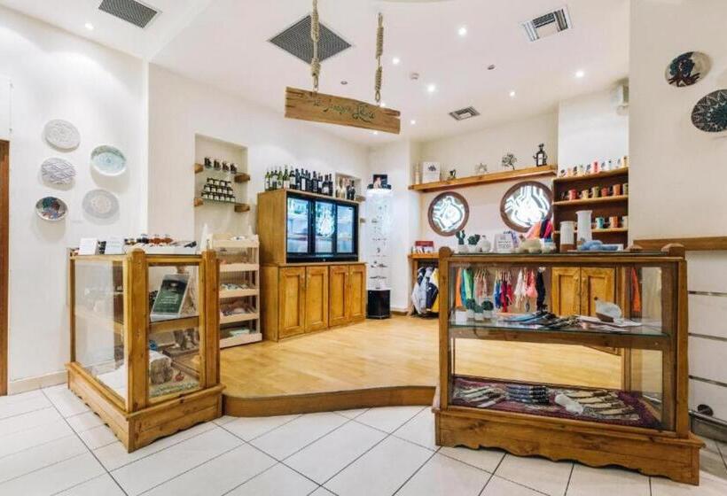 בית מלון כפרי Delina Mountain Resort