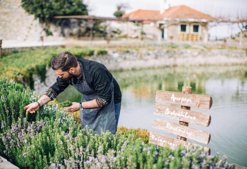 בית מלון כפרי Delina Mountain Resort