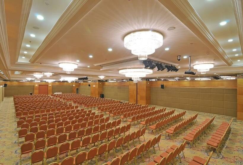 Doubletree By Hilton Hotel Van
