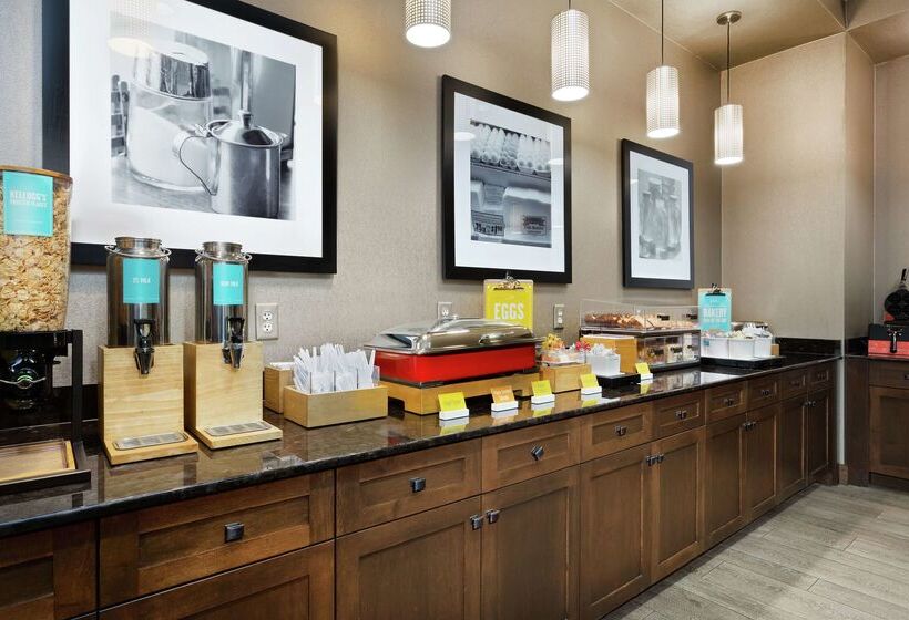 Отель Hampton Inn & Suites Orlando/downtown South Medical Center